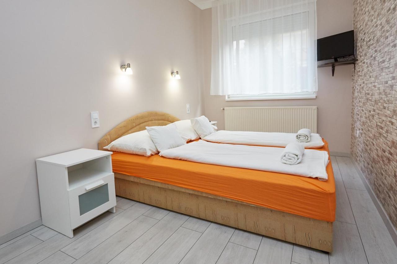 Zoli Apartmanok-Anna Koelcsey 32 Hajdúszoboszló Buitenkant foto