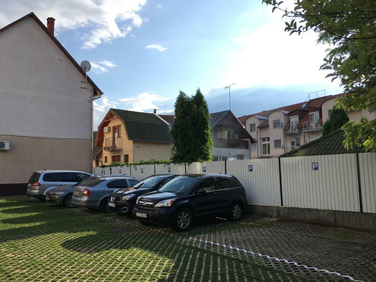 Zoli Apartmanok-Anna Koelcsey 32 Hajdúszoboszló Buitenkant foto
