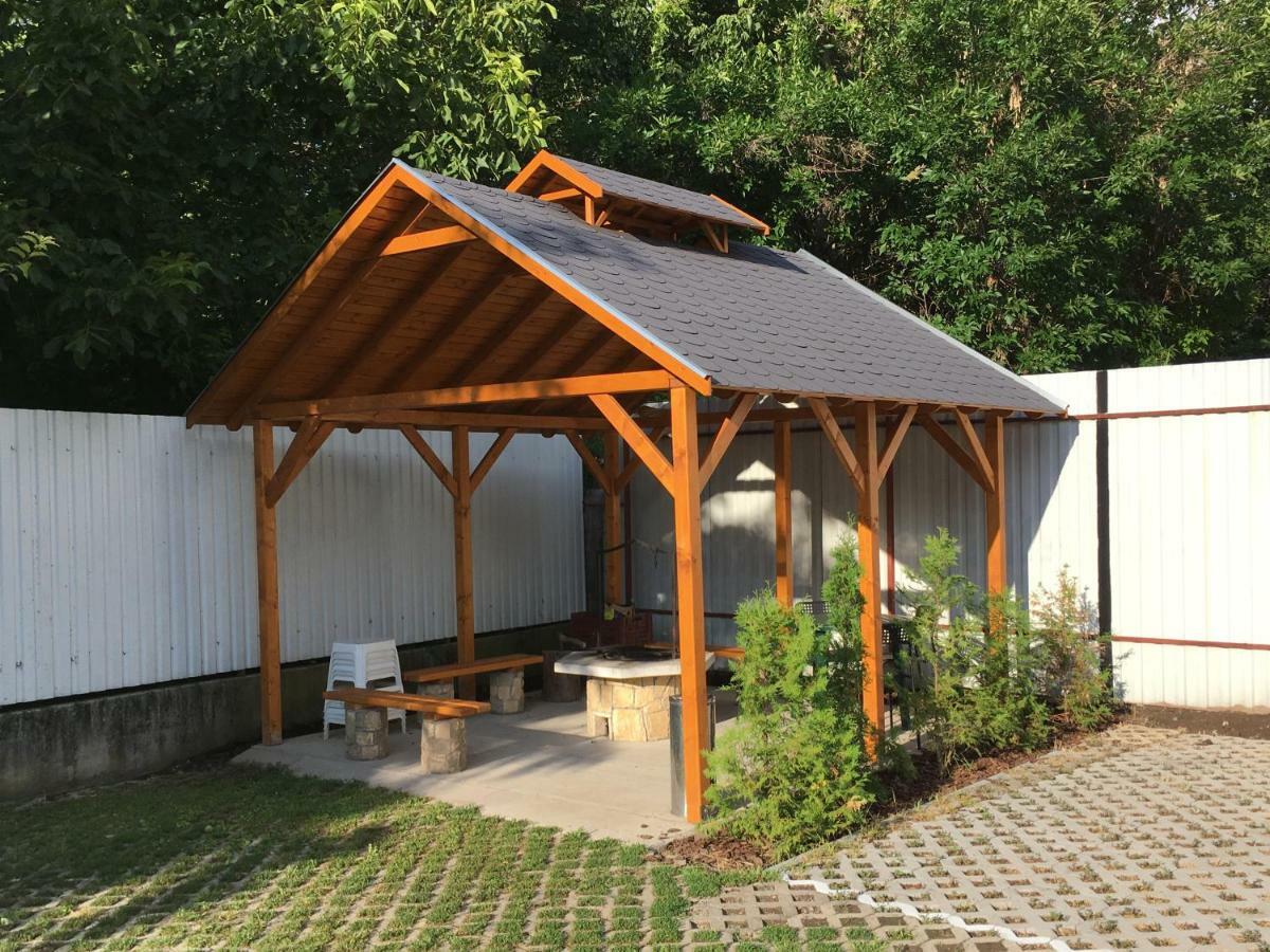 Zoli Apartmanok-Anna Koelcsey 32 Hajdúszoboszló Buitenkant foto